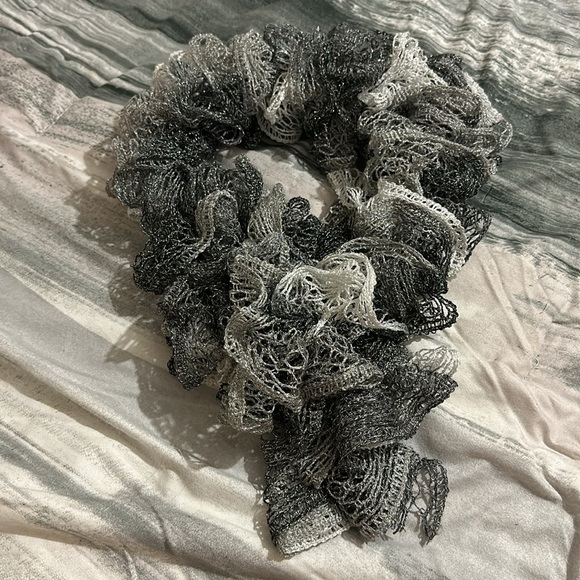 Knit Ruffled lace Scarf black gray white metallic sparkle handmade 💜💜 - Picture 8 of 8